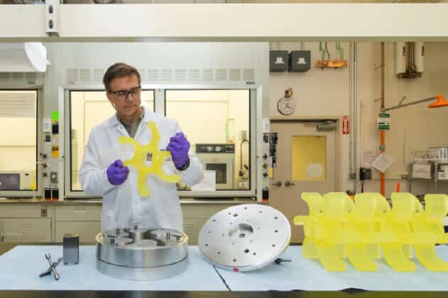 LANXESS develops numerous prepolymers for a wide range of polyurethane applications, such as star wheels for material separation and material transport. The use of artificial intelligence is expected to speed up the process of developing custom-made formulations for prepolymers. Tests are currently being conducted at the research and development laboratory in Naugatuck, U.S. Photo: LANXESS AG